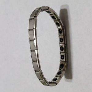 Mans Silvertone Health Bracelet   7 1/2